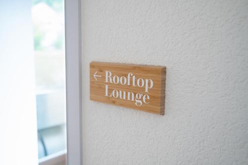 a sign on a door that reads rootipop lounge at la belle vue Boutique Hotel & Café in Spiez