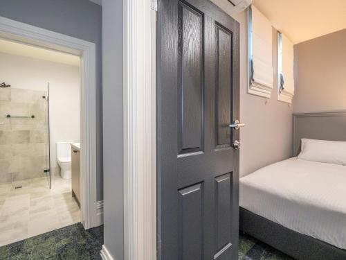 Postel nebo postele na pokoji v ubytování Telegraph Hotel Numurkah