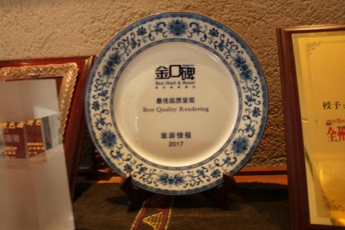 a blue and white plate sitting next to a wall at Arro Khampa By Zinc Journey Shangri-la in Shangri-La