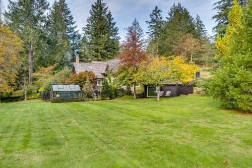 an empty yard with a house in the background at Amante Luxury Bed & Breakfast in Victoria