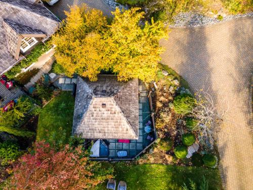 an overhead view of a garden with a stone fountain at Amante Luxury Bed & Breakfast in Victoria