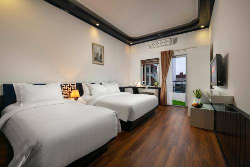 Giường trong phòng chung tại Diamond Nostalgia Hotel & Spa