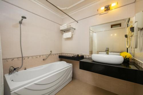 Gallery image of Diamond Nostalgia Hotel & Spa in Hanoi