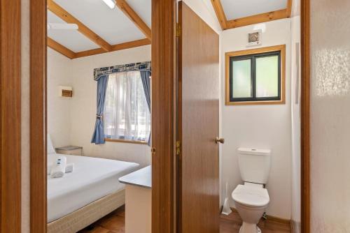 a bathroom with a toilet and a sink and a tub at Discovery Parks - Mildura, Buronga Riverside in Buronga