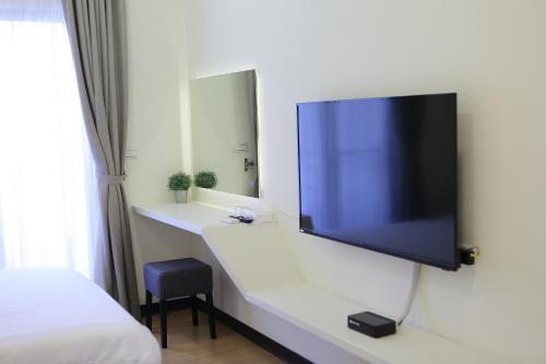 Televisyen dan/atau pusat hiburan di Forest Park Homestay