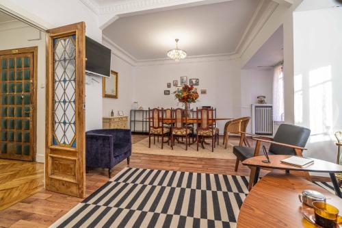 Posezení v ubytování HiHome Hostel Uría