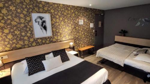Postel nebo postele na pokoji v ubytování Celtic Hotel