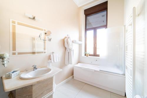 Koupelna v ubytování Picasso Boutique Hotel