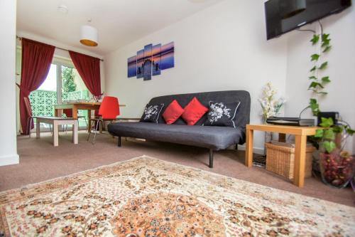 a living room with a couch and a table at Brighton Townhouse - Central- by Brighton Holiday Lets in Brighton & Hove