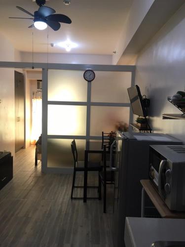 Condominium with Swimming Pool and Viewing Deck – Photos 2