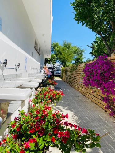 Κήπος έξω από το Camping Rodas