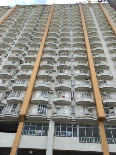 Condominium with Swimming Pool and Viewing Deck – Photos 4