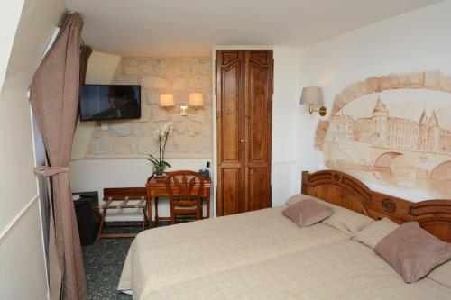 Familia Hotel Image