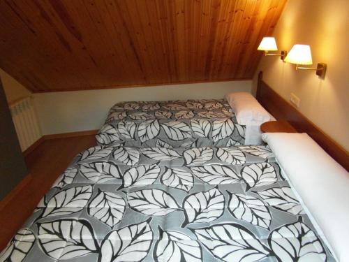 Katil atau katil-katil dalam bilik di Apartamentos Los Lagos