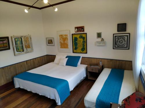 Ліжко або ліжка в номері Casa do Chá Ouro Preto