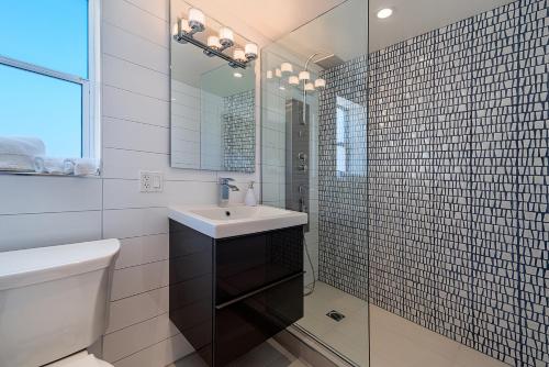 Un baño de The Twist Palm Springs