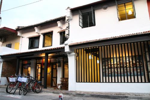 a group of bikes parked outside of a building at Layang Layang Guest House Melaka in Melaka