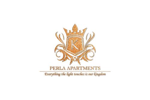 オパティヤにあるPerla Apartments Opatija - apartments with sea viewの白い背景に王冠の紋章