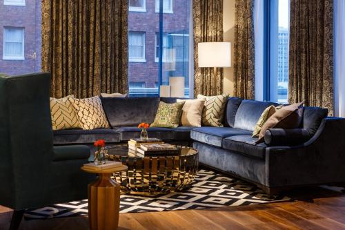 Posezení v ubytování Kimpton Hotel Monaco Pittsburgh by IHG