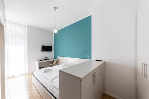 Ένα ή περισσότερα κρεβάτια σε δωμάτιο στο Stay COOPER l Capitol Rooms