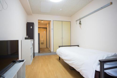 Ένα ή περισσότερα κρεβάτια σε δωμάτιο στο 103 LJ Inn Uzumasa Free Wifi & Bicycle