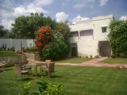 Jardín al aire libre en Amritara Chandra Mahal Haveli, Bharatpur