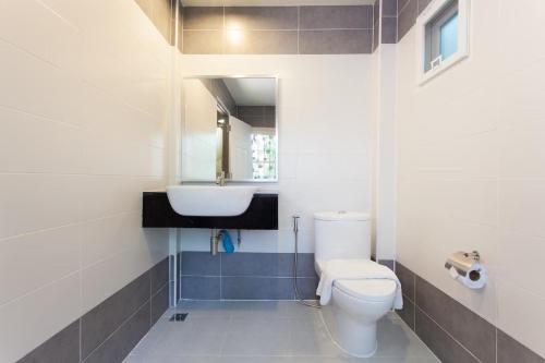 Koupelna v ubytování Sandy House Rawai