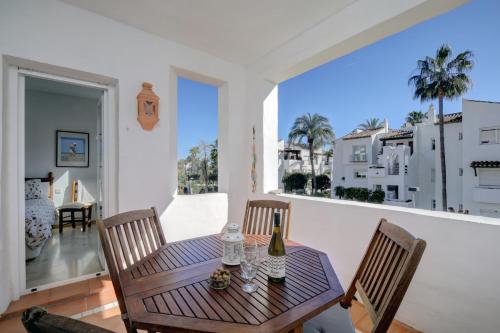 Balkón alebo terasa v ubytovaní Exceptional Beachfront Complex with Pool in Costalita, Estepona