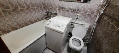 Kúpeľňa v ubytovaní Двухкомнатная квартира 900м от моря отчетные док
