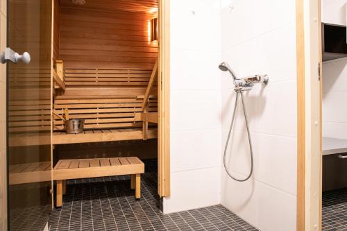 Koupelna v ubytování Lumikonpesä Hullun Mustikka