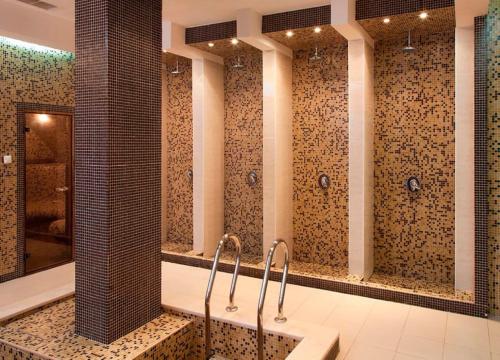 a bathroom with two sinks and a shower at Garden of Eden Complex Cesilia C 211 Sveti Vlas in Sveti Vlas