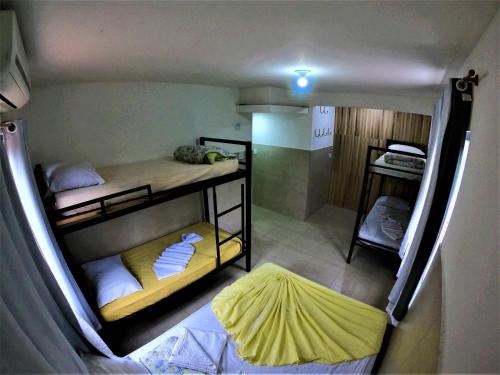 a small room with two bunk beds in it at Mata Virgem Hostel e Pousada in Abraão