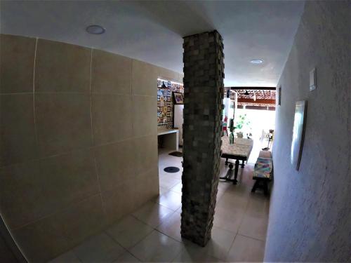 a hallway with a pillar in a house at Mata Virgem Hostel e Pousada in Abraão