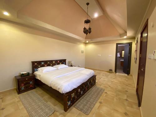 Postel nebo postele na pokoji v ubytování Desert Rose Camp
