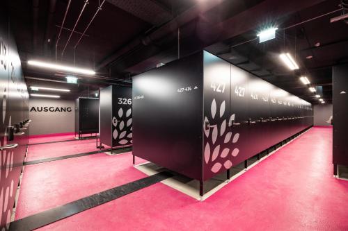 a dressing room with pink carpet and black walls at Hotel Adapura Wagrain in Wagrain