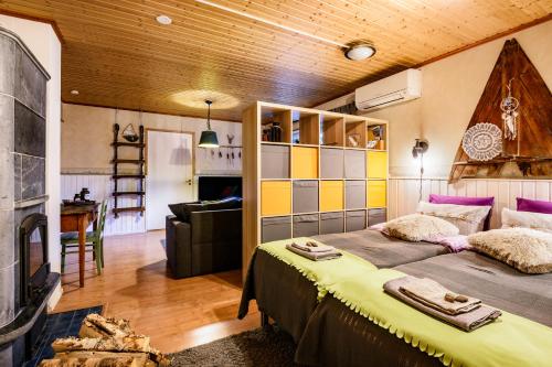 a bedroom with a large bed and a fireplace at Taikaloora-lomahuoneisto Oulujärvi in Vaala