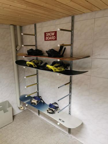 Galeriebild der Unterkunft Holiday Apartment Gian - close to the Kongresshaus, the ice hockey stadium, cross-country skiing, the Eau-la-la indoor pool and wellness, large supermarket, 2 bus stops, with an indoor garage and fully equipped in Davos