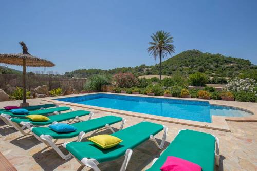 4 bedrooms villa with private pool enclosed garden and wifi at Illes Balears