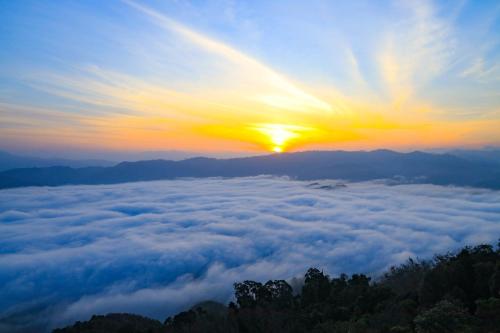 a view of the sun rising above a sea of clouds at Betong Merlin Hotel in Betong