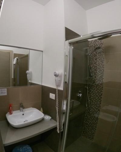 a bathroom with a sink and a shower at B&B A Due Passi in San Giovanni Gemini