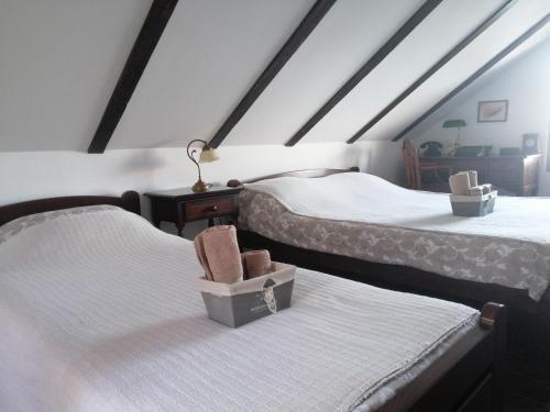 Una cama o camas en una habitación de Carobni breg