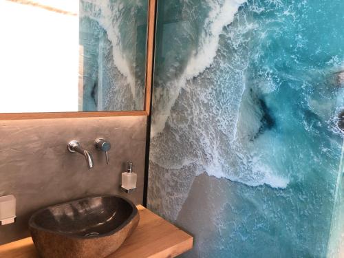 Bilik mandi di Seafront Luxury Moonlight Villa in South East Crete with Breathtaking Views