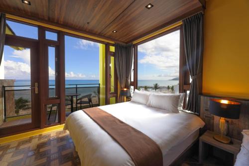 Rúm í herbergi á 花蓮諾丁漢海景民宿 Nottingham Seaview Inn