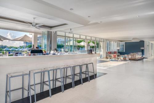 a lobby with a bar with a view of the ocean at Mantra on Salt Beach in Kingscliff