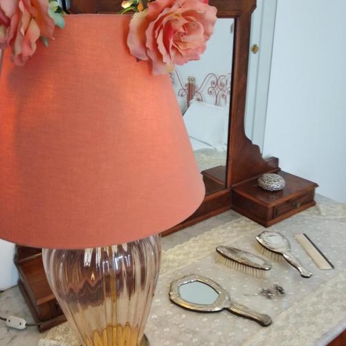 a lamp with a flower on top of a table at B&B Palazzo Mestichelli Boutique Palace in Monteprandone