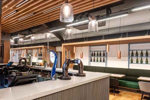 a bar with two faucets in a restaurant at Holiday Inn Dover by IHG in Dover