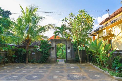 Taman di luar Aron Guest House Ubud
