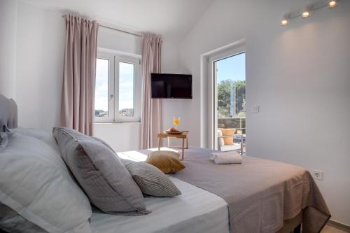 Posteľ alebo postele v izbe v ubytovaní Lučica 360 sea view suite