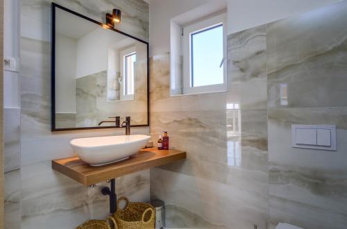 Kúpeľňa v ubytovaní Lučica 360 sea view suite
