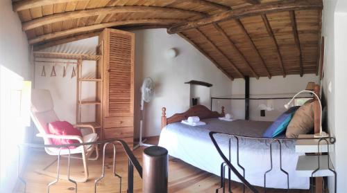 En eller flere senge i et værelse på Monte das Cascatas